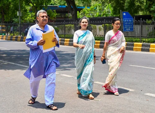 तृणमूल कांग्रेस नाम-चिन्ह विवाद: दोनों गुटों ने चुनाव आयोग को दस्तावेज सौंपे, अब ECI के फैसले का इंतज़ार