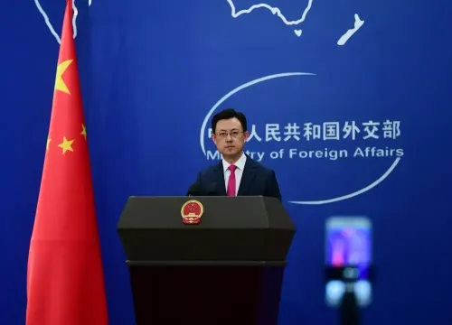 चीन का कड़ा जवाब: ट्रंप के ईरानी जहाज 'गिफ्ट' दावे को बीजिंग ने नकारा