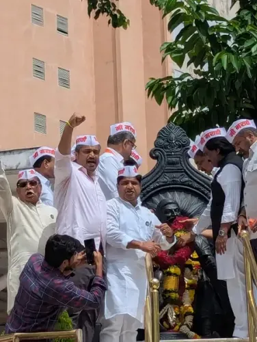 हिंदी भाषा विवाद : रोहित पवार का सरकार पर हमला, सुप्रिया सुले को अमित शाह की बधाई को बताया शिष्टाचार