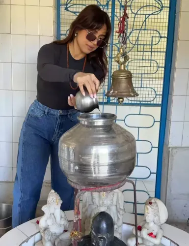 भूमि पेडनेकर सावन में सनग्लासेस पहनकर की शिव पूजा, सोशल मीडिया पर भड़के यूजर्स