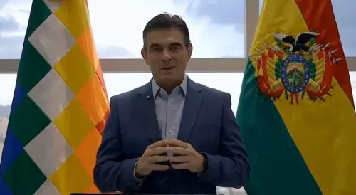 बोलिविया के राष्ट्रपति का भविष्य के स्थानीय अधिकारियों से एकजुटता का आह्वान