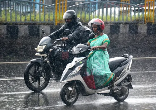 क्या केंद्र ने सड़क सुरक्षा को मजबूत करने के लिए बीआईएस-सर्टिफाइड हेलमेट के उपयोग का आग्रह किया?