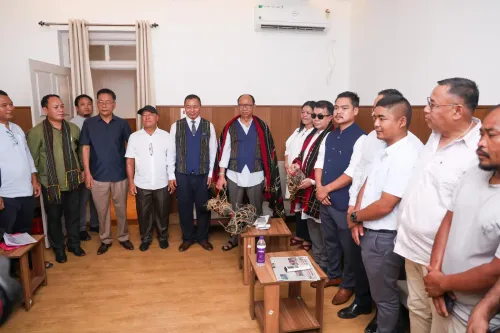 मणिपुर में शांति बहाली: CM खेमचंद सिंह ने ज़ोमी संगठनों से की बैठक, 3 साल बाद इम्फाल पहुँचा प्रतिनिधिमंडल