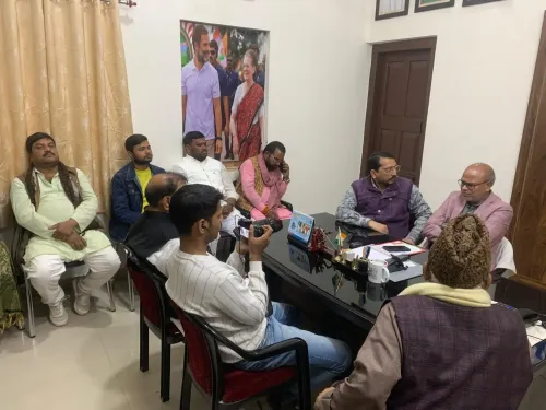 क्या कांग्रेस ने चुनाव समीक्षा बैठक में शामिल न होने पर 15 जिला अध्यक्षों को कारण बताओ नोटिस जारी किया?