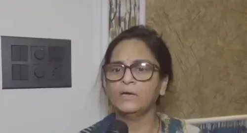 अमृतसर: कांग्रेस नेत्री शिवानी शर्मा का आरोप — जिलाध्यक्ष सौरभ मिठू ने घर में घुसकर की मारपीट और जान से मारने की धमकी