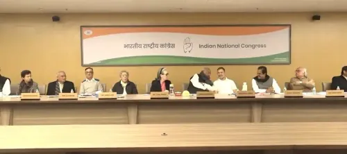 क्या एआईसीसी मुख्यालय में सीडब्ल्यूसी की बैठक चल रही है जिसमें सीएम सिद्धारमैया और शशि थरूर उपस्थित हैं?