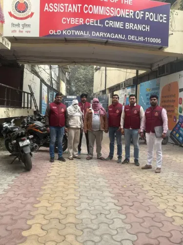 क्या दिल्ली पुलिस ने नकली दवाओं के रैकेट का भंडाफोड़ किया और दो गिरफ्तार किए?