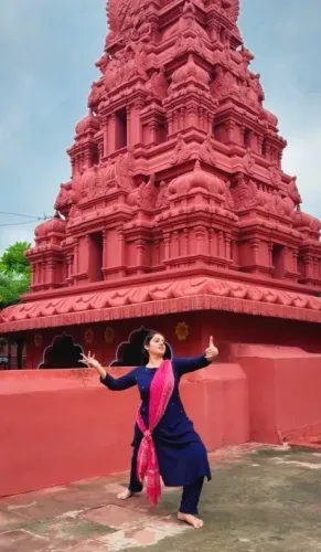 दीपिका सिंह का उज्जैन की भर्तृहरि गुफा में 'चंद्रचूड़' पर अनायास नृत्य, सावन सोमवार पर शिव को अर्पण