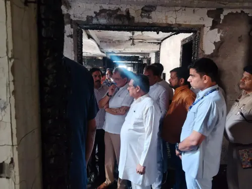 विवेक विहार अग्निकांड: 9 की मौत पर दिल्ली भाजपा अध्यक्ष वीरेंद्र सचदेवा ने जताया शोक, पीड़ित परिवारों से मिले