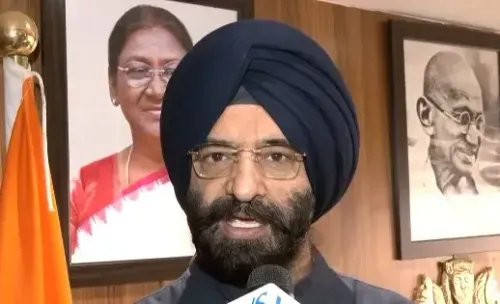 दिल्ली AQI 250 के पार: मंत्री मनजिंदर सिंह सिरसा की अपील — GRAP-1 के दौरान प्रदूषणकारी वाहन न चलाएं
