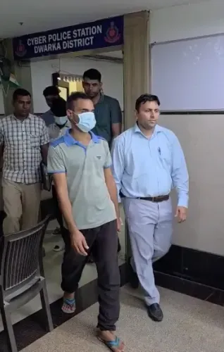 क्या दिल्ली पुलिस ने ऑनलाइन धोखाधड़ी करने वाले 3 साइबर अपराधियों को गिरफ्तार किया?