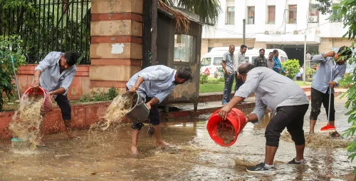क्या दिल्ली-एनसीआर में भारी बारिश के कारण जलभराव और उड़ानों में देरी हुई?