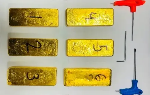 डीआरआई का मुंबई एयरपोर्ट पर बड़ा एक्शन: दो तस्करी गिरोह ध्वस्त, ₹23.63 करोड़ का सोना जब्त, 8 गिरफ्तार