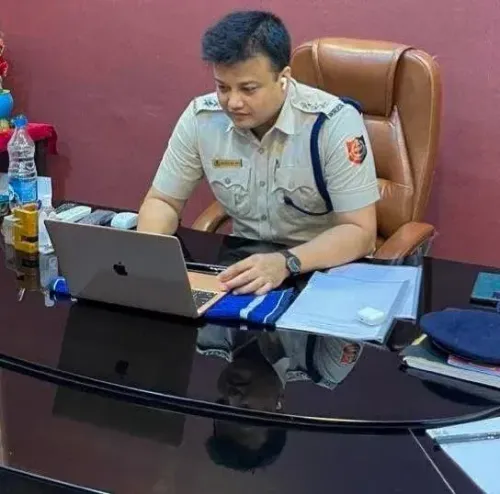 डायमंड हार्बर में पूर्व एसडीपीओ मितुन कुमार डे पर एफआईआर, अभिषेक बनर्जी के करीबी पर प्रताड़ना के गंभीर आरोप