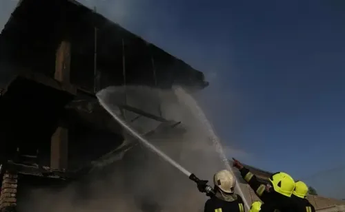 तोरखम में पाकिस्तानी सेना का हमला: आगजनी से व्यवसाय को हुआ भारी नुकसान