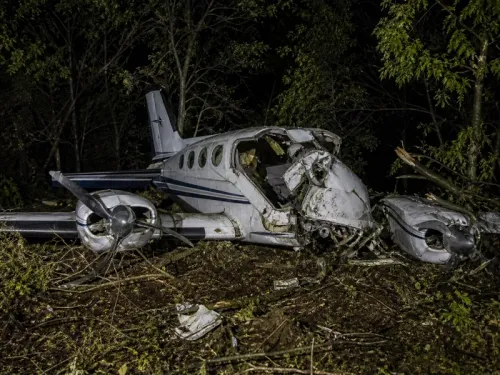 टेक्सास के विंबर्ली के पास सेसना 421सी क्रैश, पांच की मौत; FAA और NTSB जांच शुरू