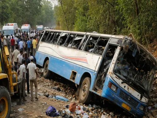 छत्तीसगढ़ के जशपुर में बस पलटने से पांच की जान गई, कई घायल