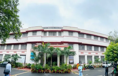 कुचामन सिटी में मोतियाबिंद सर्जरी के बाद 5 मरीजों की आंखों में संक्रमण, जयपुर एसएमएस अस्पताल में भर्ती