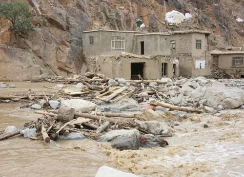 नूरिस्तान में अचानक बाढ़ का कहर: 20 की मौत, 100 से अधिक लापता, 80 घायल