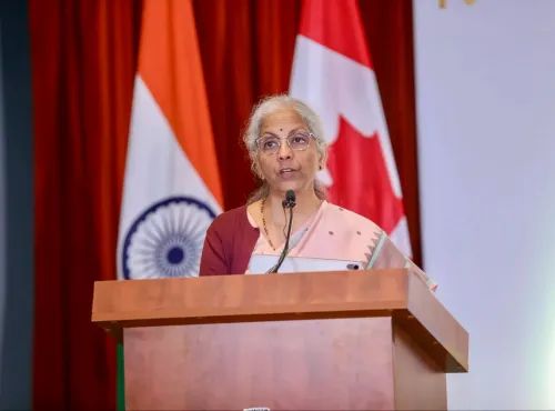 निर्मला सीतारमण ने टोरंटो में कनाडाई निवेशकों को दिया न्योता, बैंकिंग-सेमीकंडक्टर समेत 6 क्षेत्रों में अवसर गिनाए
