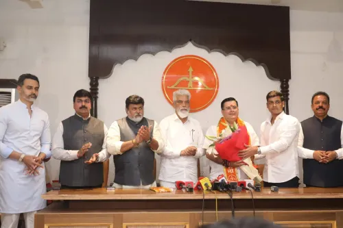 आनंद परांजपे की 14 साल बाद शिवसेना में 'घर वापसी', NCP (अजित पवार) को ठाणे में बड़ा झटका
