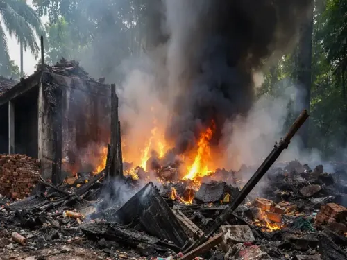 क्या पश्चिम बंगाल के चंपाहाटी में पटाखा कारखाने में विस्फोट से चार लोग घायल हुए?