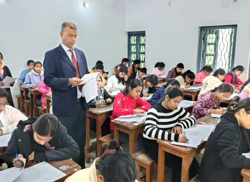 सुपौल के निर्मली में भीषण गर्मी की चपेट में 4 छात्राएं, एक अस्पताल में भर्ती