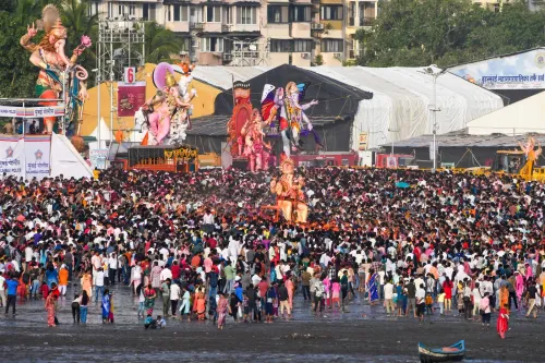 मुंबई गणेश विसर्जन में 192 मोबाइल चोरी की शिकायतें, 18 गिरफ्तार; CCTV और CEIR से जाँच जारी