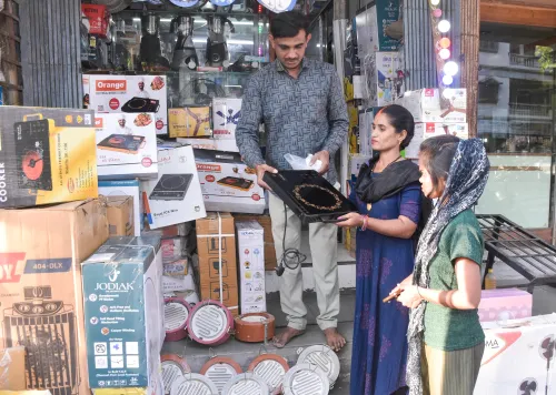 ईरान युद्ध के चलते कुकिंग गैस पर निर्भरता कम करने के लिए सरकार का फोकस घरेलू इंडक्शन हीटर उत्पादन पर