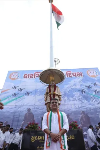 कारगिल विजय दिवस पर सूरत में 100 फीट ऊंचे तिरंगे को दी गई सलामी