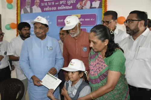क्या गुजरात में टीडी और डीपीटी टीकाकरण अभियान शुरू हुआ?