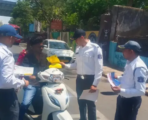 गुजरात पुलिस का एक माह का हेलमेट अभियान शुरू, सरकारी दफ्तरों पर ट्रैफिक पुलिस तैनात