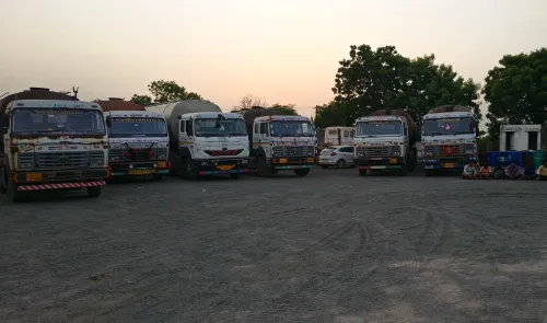 कच्छ में तेल चोरी का भंडाफोड़: गुजरात पुलिस ने ₹43.4 करोड़ का माल जब्त किया, 11 गिरफ्तार