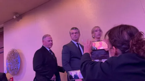 व्हाइट हाउस कॉरेस्पोंडेंट्स डिनर में गोलीबारी, राष्ट्रपति ट्रंप सुरक्षित निकाले गए