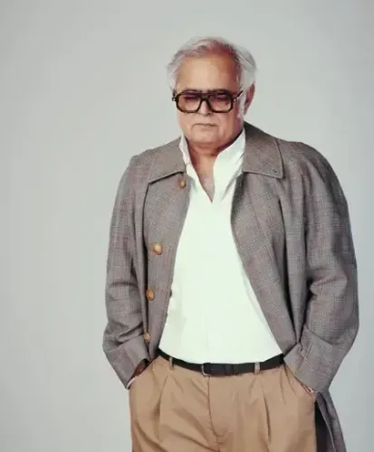 'आजादी या अकेलापन?'... गहरी सोच में डूबे फिल्ममेकर हंसल मेहता