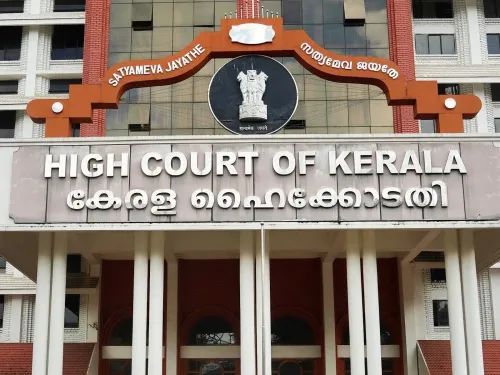 केरल हाई कोर्ट का सख्त सवाल: ₹600 करोड़ घोटाले के आरोपी अधिकारी को 3 सरकारी संस्थानों की कमान कैसे?