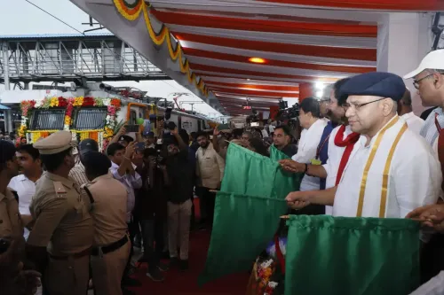 क्या हैदराबाद-जोधपुर एक्सप्रेस ट्रेन को हरी झंडी दिखाकर रवाना किया गया?
