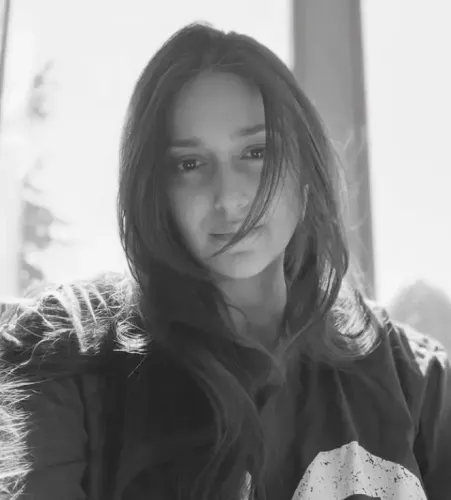 इलियाना डिक्रूज़ ने शेयर किया मातृत्व का खरा पल, ब्रेस्टफीडिंग के दौरान कहा- 'इस दौर से गुजर रही हूँ'