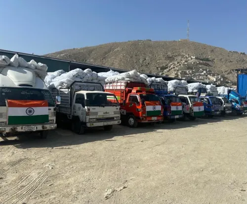 भारत ने अफगान शरणार्थियों के पुनर्वास के लिए अफगानिस्तान को सौंपे फैमिली टेंट, पाकिस्तान से रोज़ाना 10,000 से अधिक लौट रहे