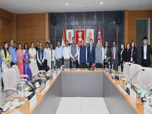 क्या भारत और सिंगापुर ने व्यापार एवं निवेश संबंधों को गहरा करने पर बातचीत की?