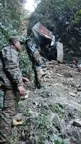 क्या अरुणाचल प्रदेश में ट्रक के खाई में गिरने से कई मजदूर लापता हो गए?