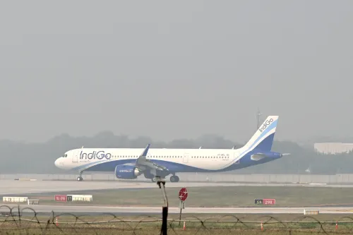 इंडिगो फ्लाइट 6ई-1452 की राजकोट में इमरजेंसी लैंडिंग, कार्गो होल्ड में धुएं का अलर्ट; 194 यात्री सुरक्षित