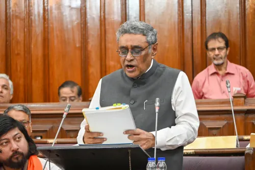 पश्चिम बंगाल बजट 2026-27: वित्त मंत्री स्वपन दासगुप्ता बोले — ₹8 लाख करोड़ के कर्ज से बाजार अर्थव्यवस्था की ओर