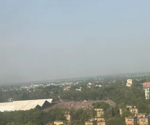 पीएम मोदी की बीरभूम रैली में भाजपा समर्थकों की भारी भीड़ का उत्साह