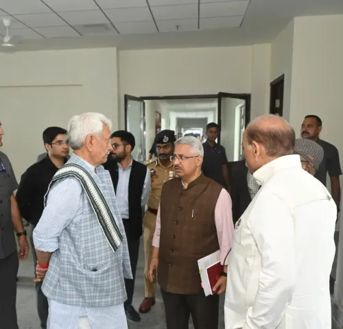 अमरनाथ यात्रा 2026: एलजी मनोज सिन्हा ने श्रीनगर के पंथा चौक यात्री निवास का किया निरीक्षण, 3 जुलाई से शुरू होगी यात्रा