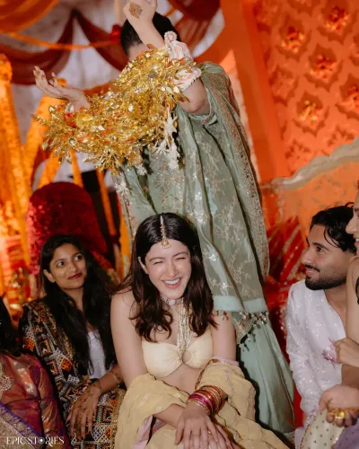अंशुला कपूर की चूड़ा सेरेमनी: अर्जुन और शनाया पर गिरे कलीरे, जल्द शादी की अटकलें तेज़