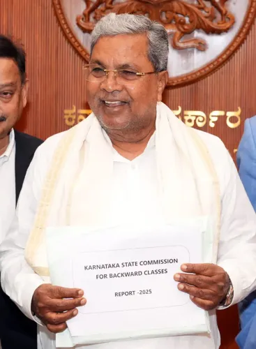 कर्नाटक जाति जनगणना रिपोर्ट सीएम सिद्धारमैया को सौंपी, आरक्षण नीति पर बड़े बदलाव की संभावना
