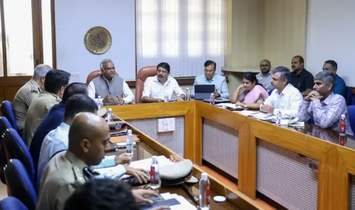 कर्नाटक में हाफ हेलमेट पर बैन की तैयारी, फुटपाथ राइडिंग पर ₹5,000 जुर्माने का प्रस्ताव