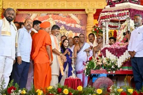 417वाँ मैसूर दशहरा 2026: चामुंडी पहाड़ियों पर उद्घाटन, सीएम शिवकुमार बोले — 'यह शक्ति, ज्ञान और समानता का संगम'