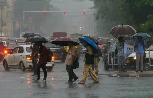 बंगाल की खाड़ी में कम दबाव डीप डिप्रेशन में बदलेगा, दक्षिण बंगाल के कई जिलों में भारी बारिश का येलो अलर्ट